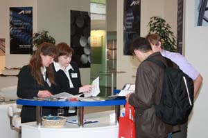 Konstruktive Gespräche und großer Ansturm prägten das Bild der Wire 2010 in Düsseldorf.